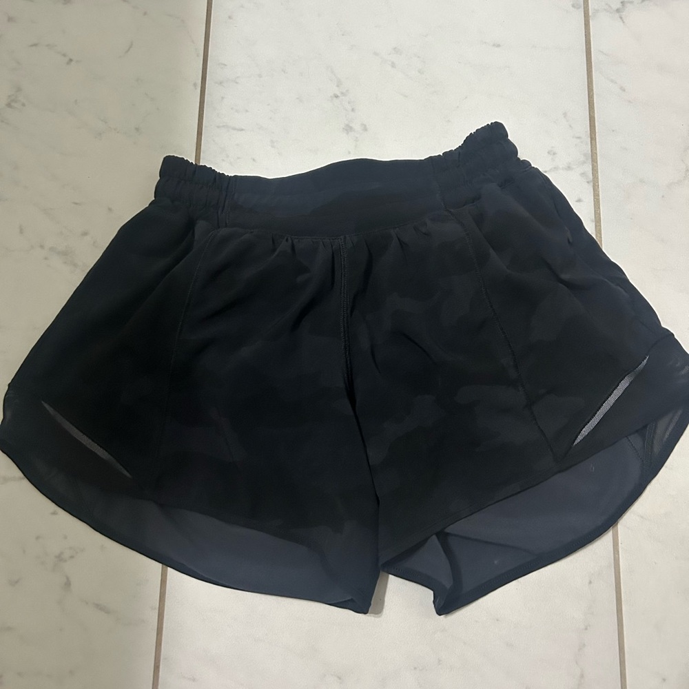 Lulu Black Camo Hotty hot Shorts size 4, 4 inch inseam